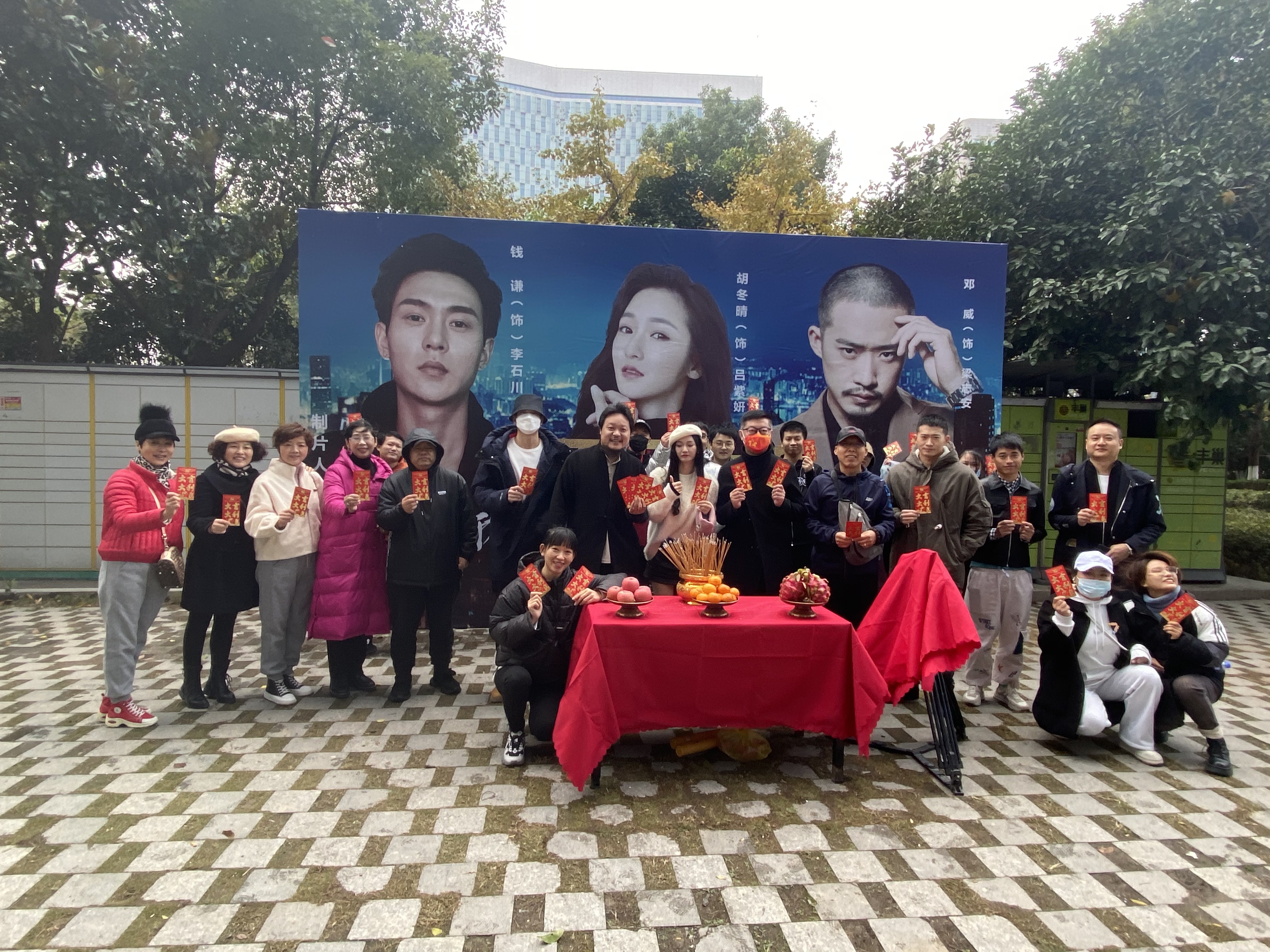 腾讯视频网剧《我的傻白甜媳妇》近日意外爆火