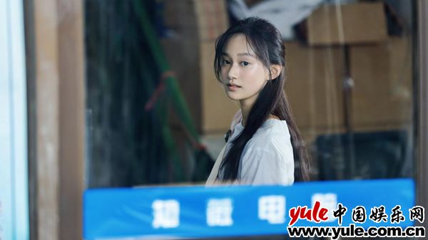 正午阳光《相逢时节》开播 夏梦白裙出场少女感满满