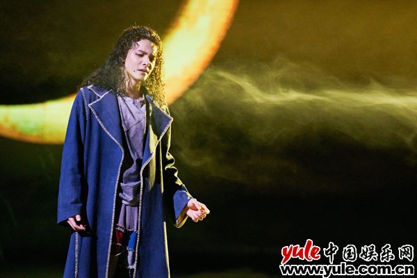 叶麒圣挑战高难度经典剧目《巴黎圣母院》 完美共情“游吟诗人”