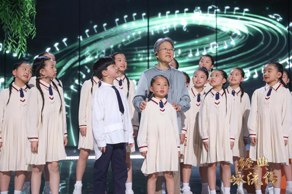 “此夜曲中闻折柳”《经典咏流传·大美中华》用她们这首最后的同台合唱致敬邓小岚