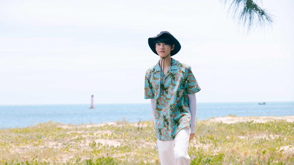 《向往的生活》龚俊圆梦同框李荣浩 张艺兴露天练拳击遭碳水刺客