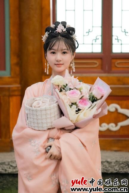 范静雯首部影视剧《宁安如梦》杀青 搭档白鹿引发期待