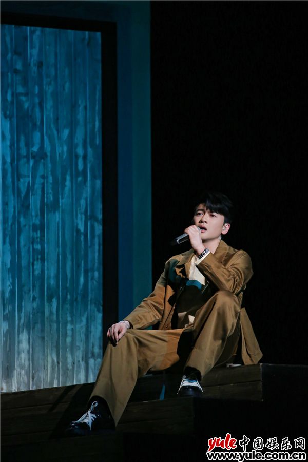 《披荆斩棘2》三公夺火战 苏有朋动情演绎《袖手旁观》成功获胜