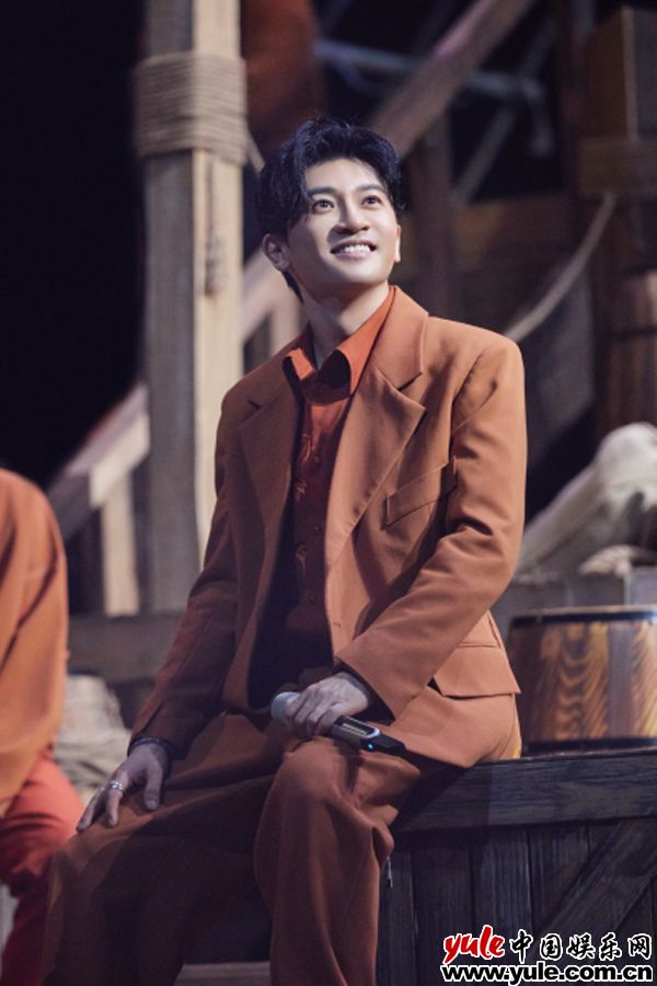 苏有朋《披荆斩棘2》获年度总冠军 寄语观众《放心去飞》