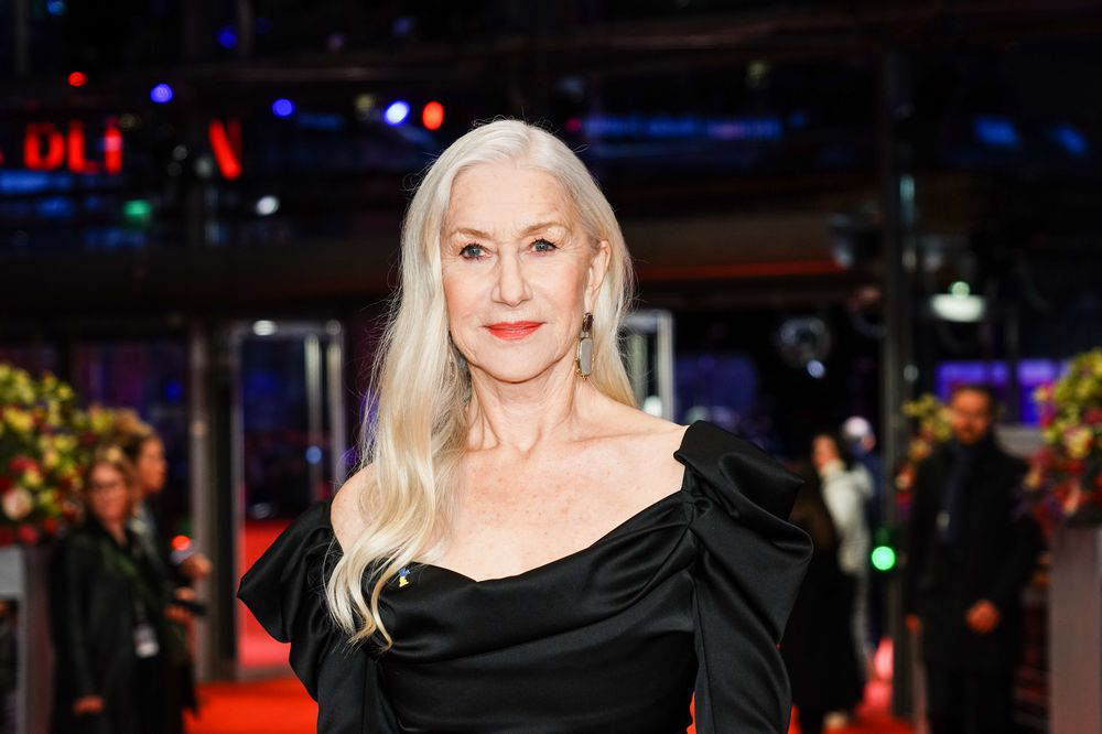 影片《果尔达》柏林首映 主演海伦·米伦金发迷人