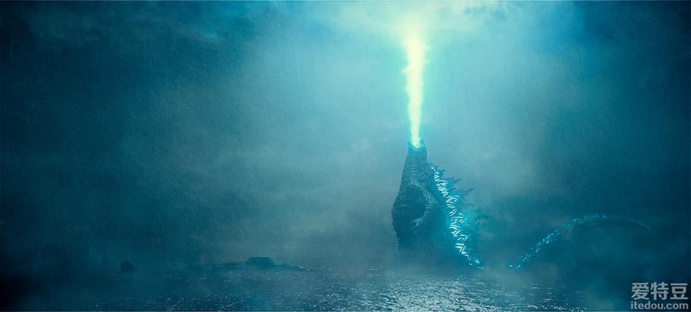 电影《哥斯拉2：怪兽之王》曝“群兽集结”版预告