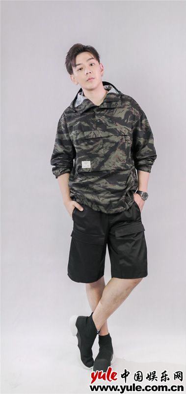 邱赫南《飞鸟集》帅气逼人 搭档徐璐引期待