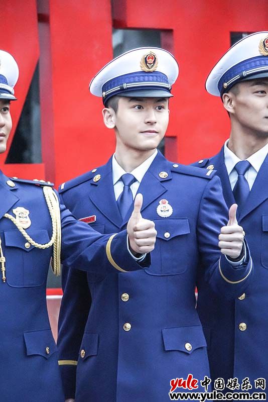 张哲瀚《烈火英雄》上演防火攻略 致敬最可爱的人