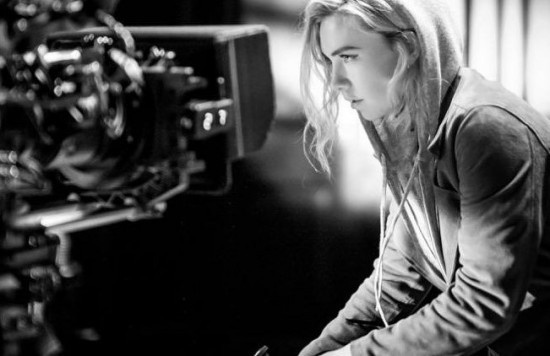 《霍布斯与肖》曝片场照 “白寡妇”亮相英气十足