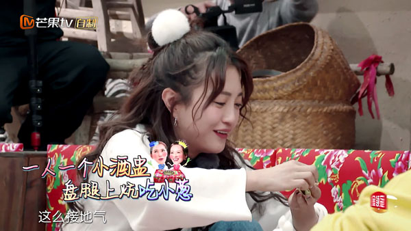 《妻子2》章子怡口嚼大葱闻包文婧口气  网友：太接地气了