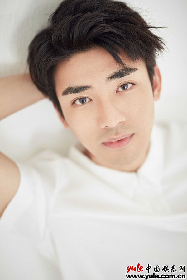 张瀚文《黑暗森林》开机 化身导演深入丛林危机