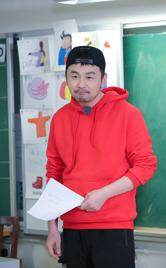 《大冰小将》易烊千玺独家音标学粤语 雷佳音爆笑献唱“黑凤梨”