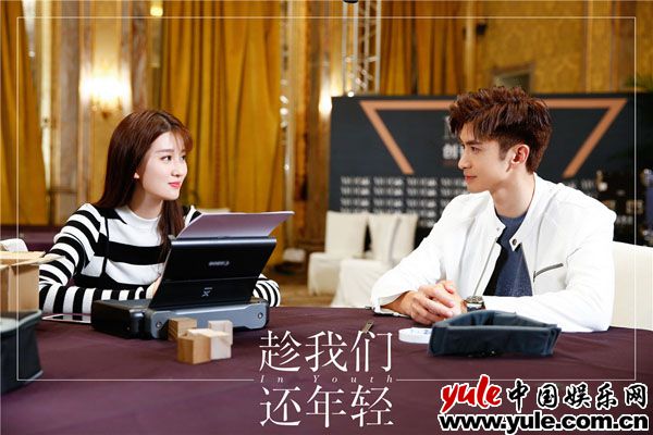 《趁我们还年轻》终极全阵容海报迎首播 “甜度”正好不负青春