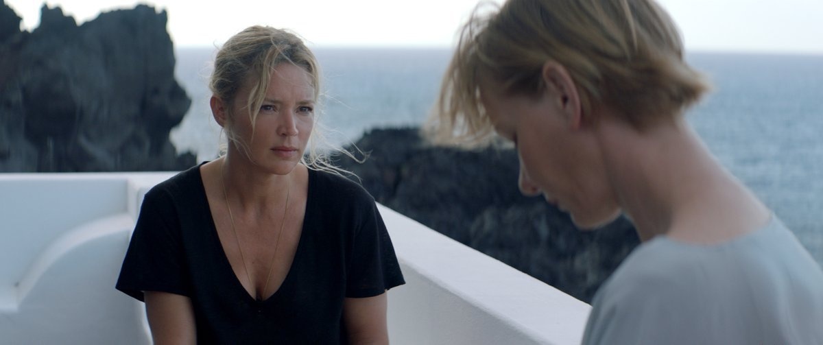 戛纳主竞赛影片《西比勒》曝剧照 聚焦精神分析师