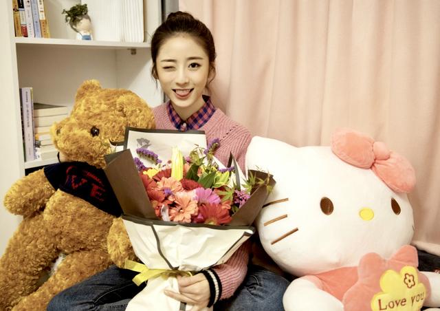 丁一一《掮客》圆满杀青 本色出演俏皮见习生看点十足