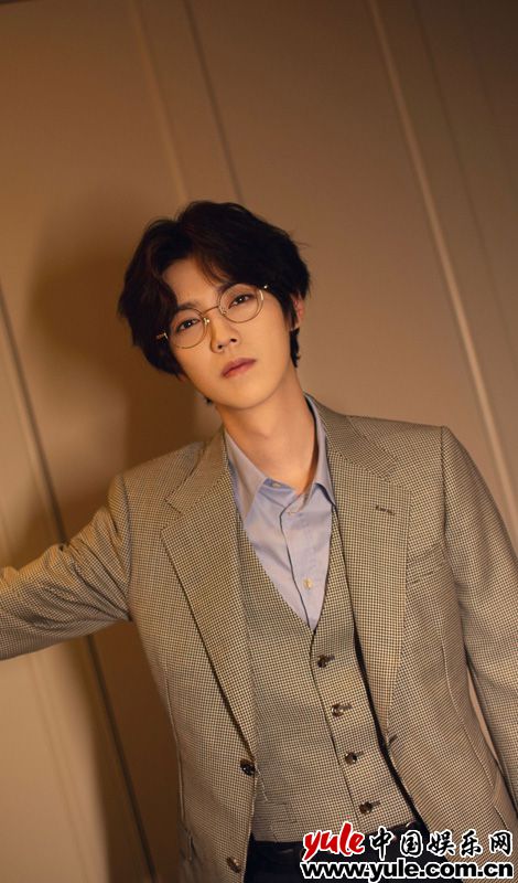 鹿晗主演新剧《穿越火线》热血官宣 荷尔蒙战服造型首曝光