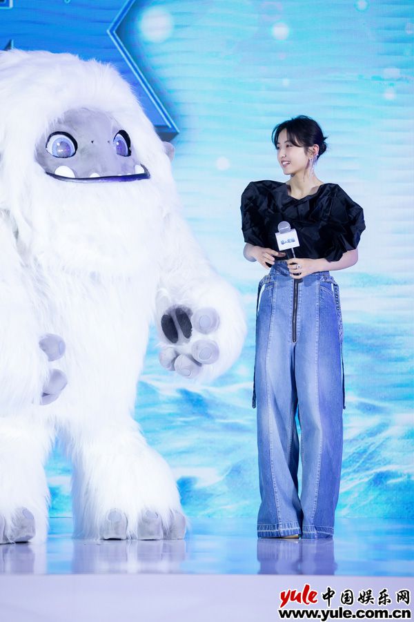 张子枫出席《雪人奇缘》发布会 跨界配音开启魔力冒险