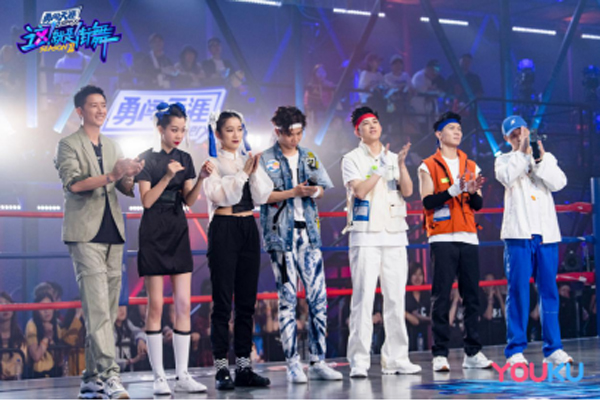 《这就是街舞》第二季复赛第二轮引爆现场 战队大秀强强对决燃炸舞台