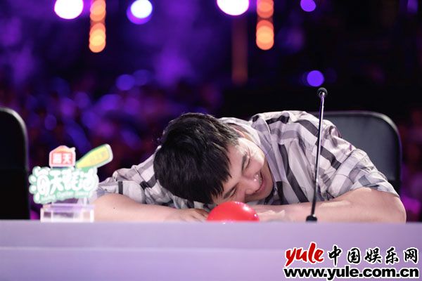 《中国达人秀》首播高能不断：沈腾杨幂被东北选手笑趴，金星“拒看”表演