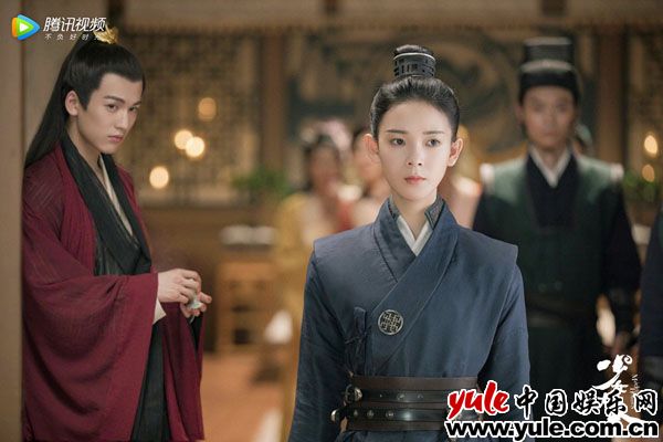 陈瑶《少女大人》曝杀青剧照 双面甜酷自由切换 网友：爱了！