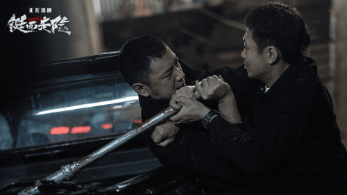 《铤而走险》上映首周大V齐点赞，布瑞吉丁丁默契说唱山城迷局