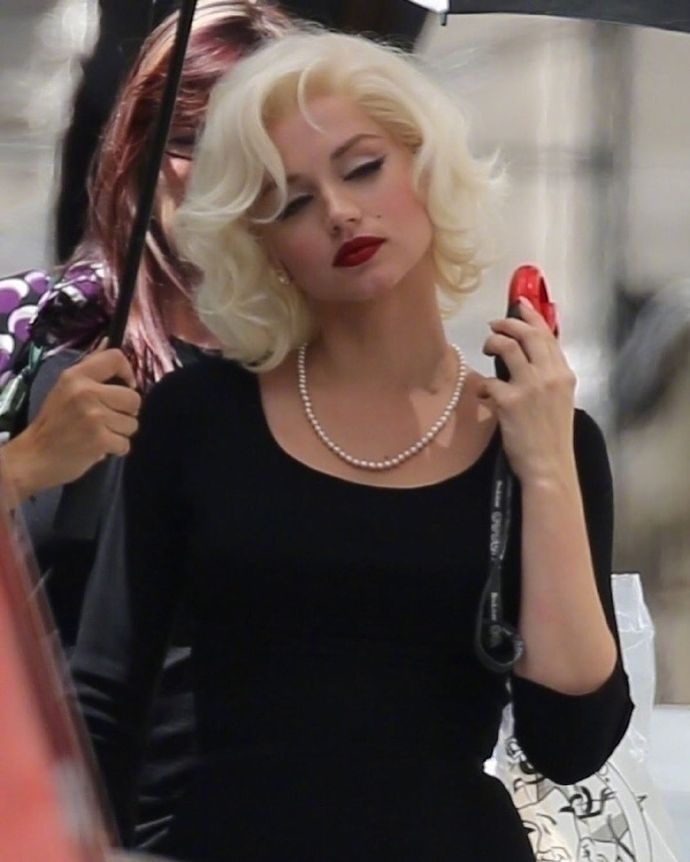 性感不死！玛丽莲梦露传记片《金发美人》曝新照