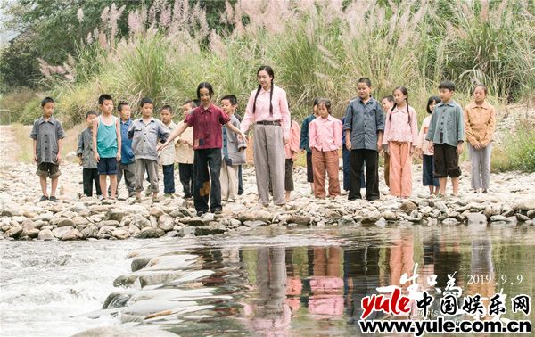 支月英惊喜现身宜春路演 《一生只为一事来》获好评