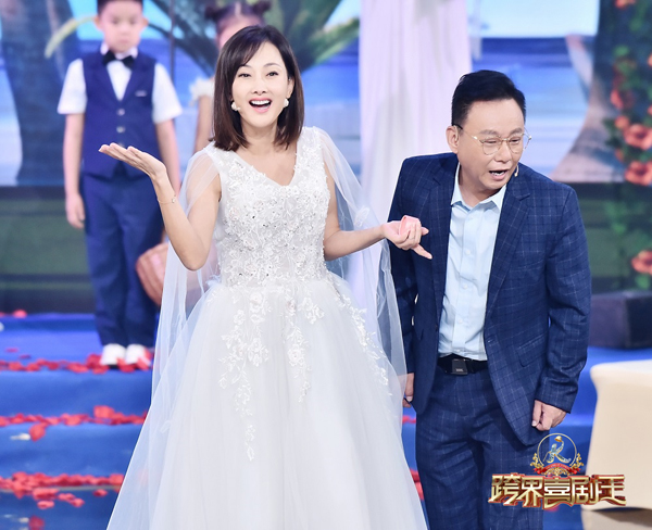 《跨界喜剧王》第四季总决赛牛莉连守两擂 蔡国庆宣布“退出歌坛”