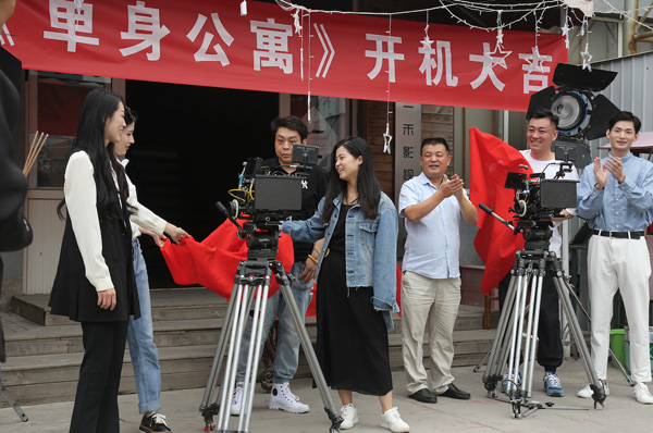 微网剧《单身公寓》第一季在燕郊一禾影视基地开机