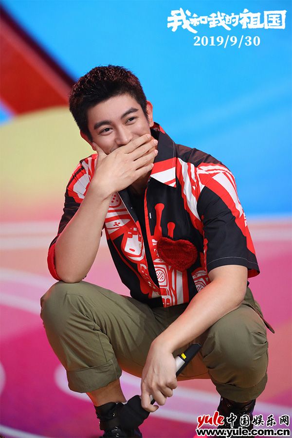 电影《我和我的祖国》空降快本 杜江谈香港回归升旗仪式感动全场