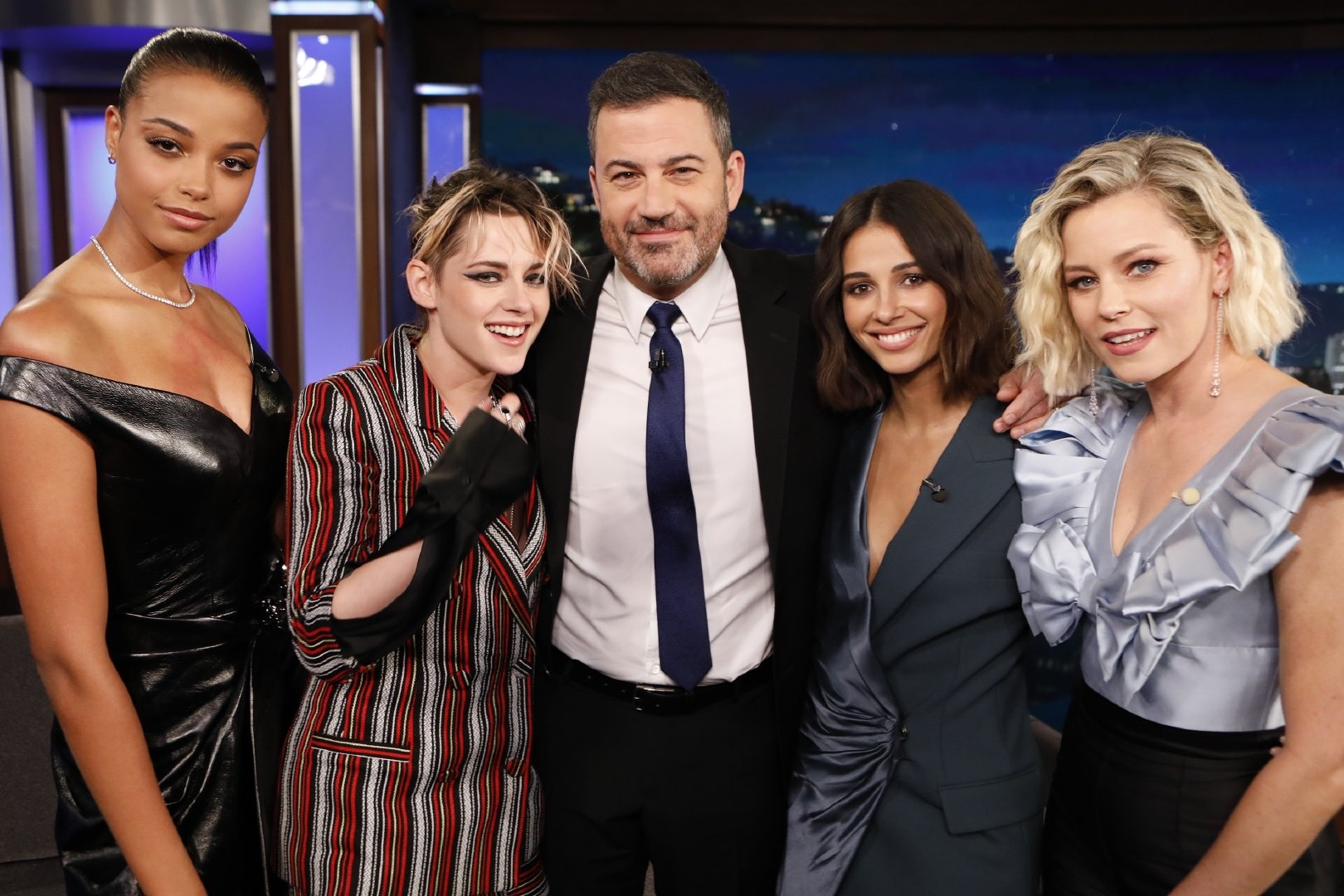 《霹雳娇娃》三天使上“鸡毛秀” 互相大爆糗事