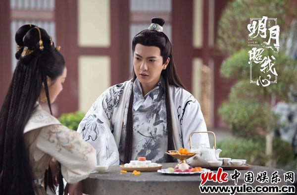 《明月照我心》开播 董岩磊化身暖心情感顾问