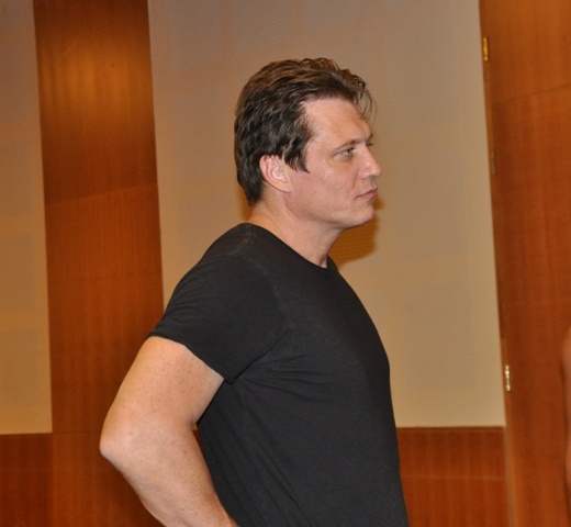 麦克卡兰尼加盟新片《运钞车》 合作大导盖·里奇