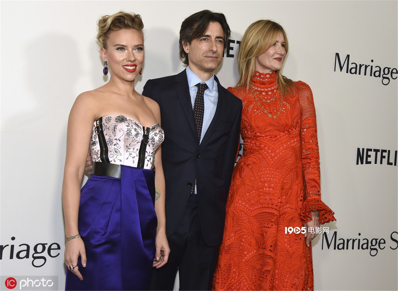 《婚姻故事》洛杉矶首映 “寡姐”斯嘉丽秀美背