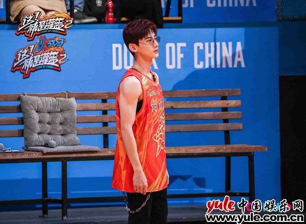 《这！就是灌篮》总决赛高燃开启 白敬亭穿追梦队球衣应援