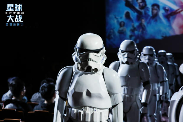 暴风兵军团助威《星球大战9》中国首映礼