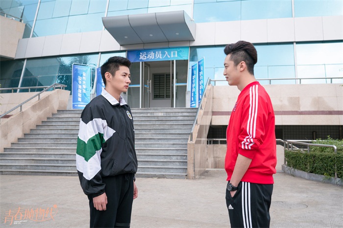 陈伟栋《青春抛物线》自嘲频收好人卡 凑齐整副扑克引爆笑