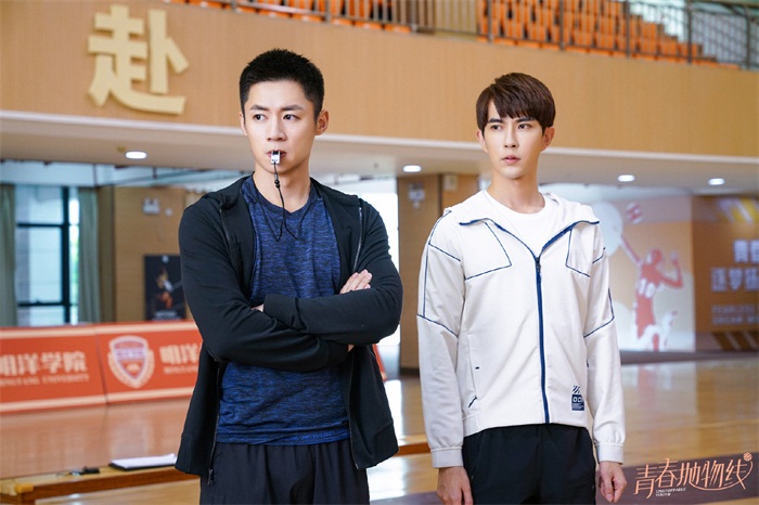 陈伟栋《青春抛物线》自嘲频收好人卡  凑齐整副扑克引爆笑