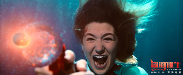 《鲨海逃生》首日票房表现抢眼  群鲨来袭颠覆想象获赞无数