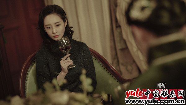 《新世界》发“北平之花”特辑 万茜李纯展飒爽魅力