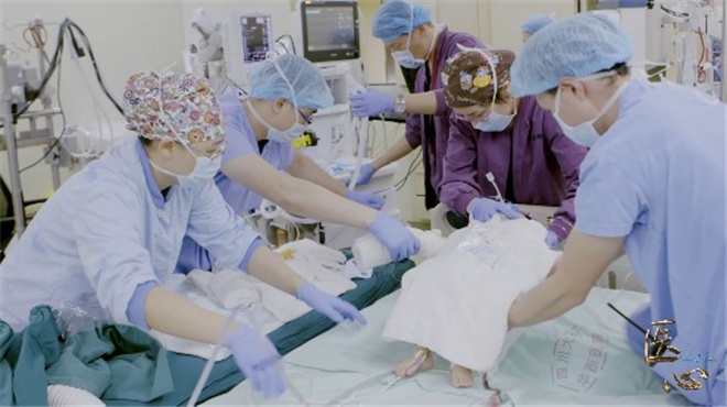 九集纪录片《中国医生》播出，致敬战斗在一线的白衣天使们