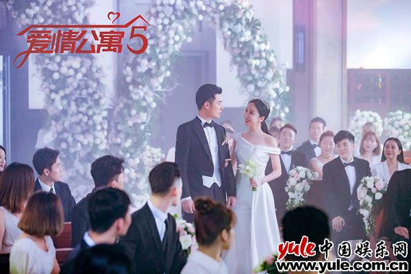 娄艺潇精湛演绎贤菲婚礼，《爱情公寓5》高泪收官