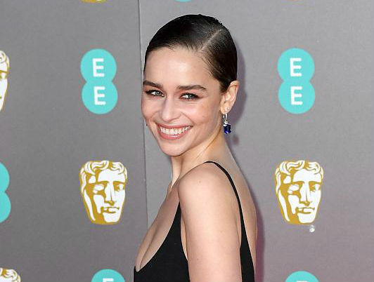 艾梅伯陷家暴风波，网友请愿让龙妈替演《海王2》