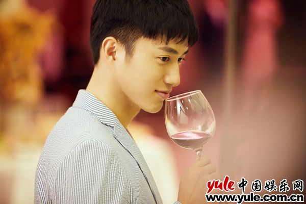 《危险的她》开播   张博涵心动演绎热情年下小狼狗