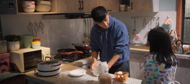 韩庚演绎单身父亲，电影《我们永不言弃》发布正片片段