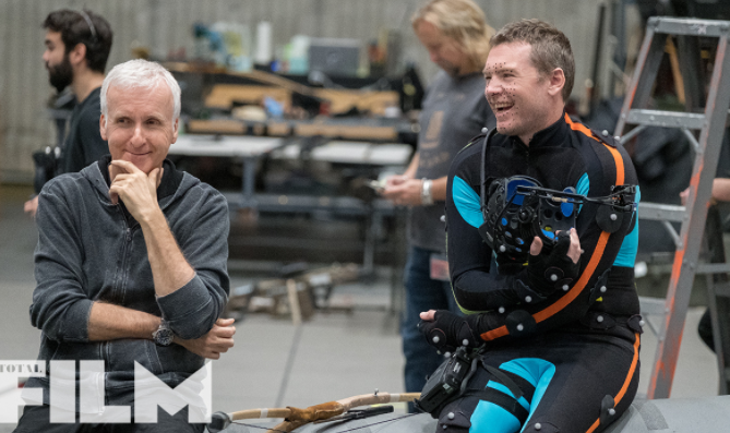 《阿凡达2》发布片场照片 导演与主演谈笑风生 明年能否如期上映？