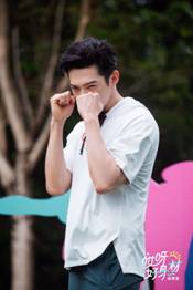 《哎呀好身材》王子异跳格斗操笑到变形，李治廷泳池躲猫猫如鱼得水