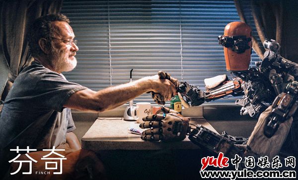 口碑科幻新片《芬奇》定档3月4日 汤姆·汉克斯演绎废土世界中人机狗的温情故事