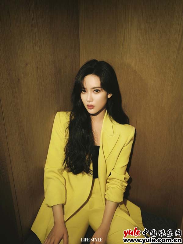 孟子义《精品购物指南》大片上线 惬意逐光尽显慵懒风范