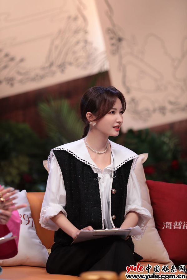 《春日迟迟再出发》开启恋爱模式 吴昕嗑糖“入迷”笑不停